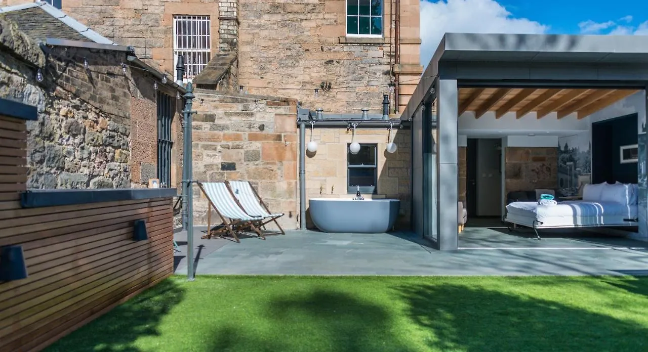 Garden Rooms Edinburgh Apartment