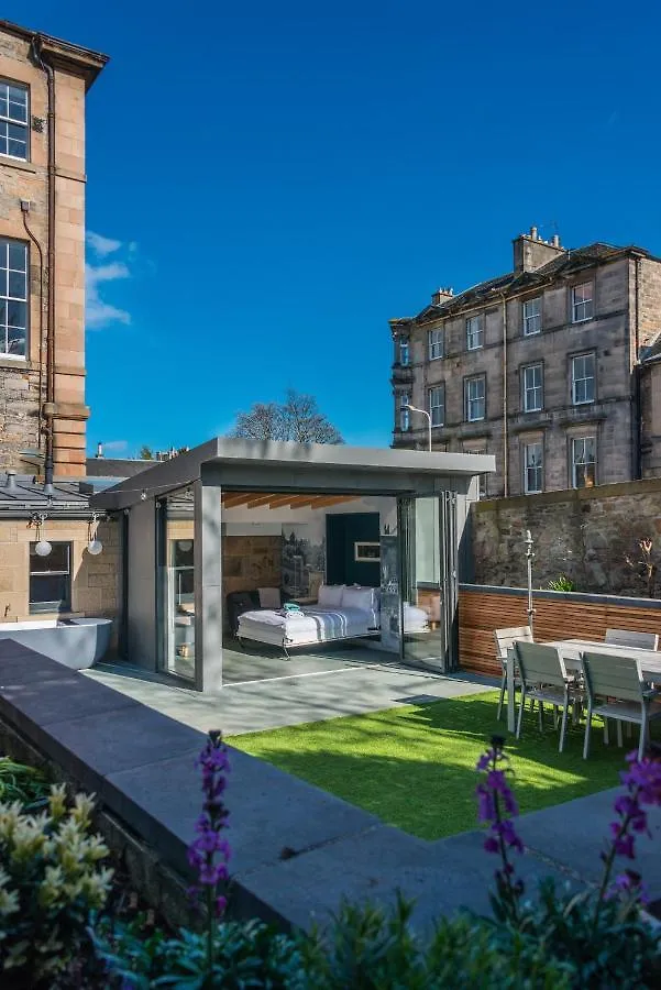 Garden Rooms Edinburgh Apartment