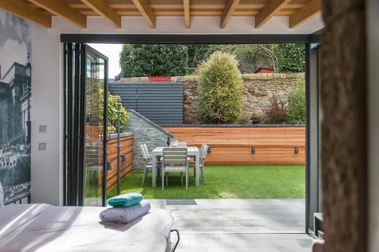 Garden Rooms Edinburgh Apartment